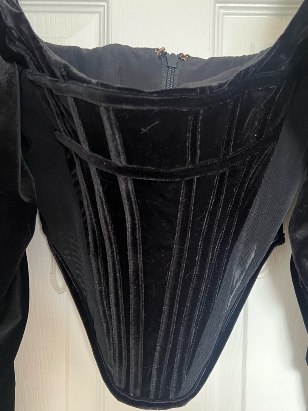 House of CB Gracie Black Velvet Puff Sleeve Corset - Picture 4 of 9